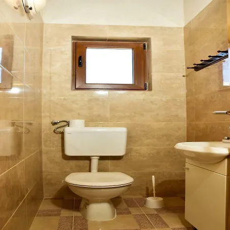 Haus-anita-2-mit-pool-fur-8-personen