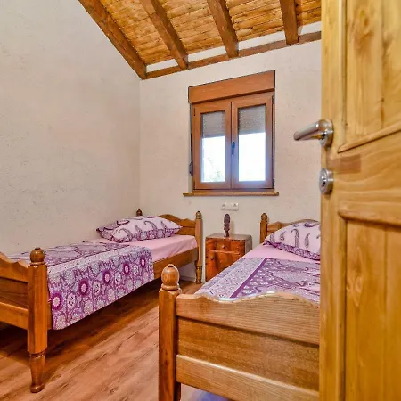 Haus-anita-2-mit-pool-fur-8-personen