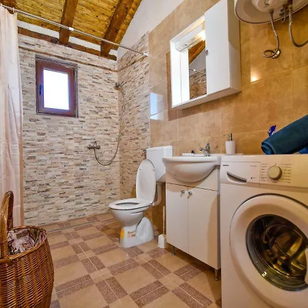 Haus-anita-2-mit-pool-fur-8-personen