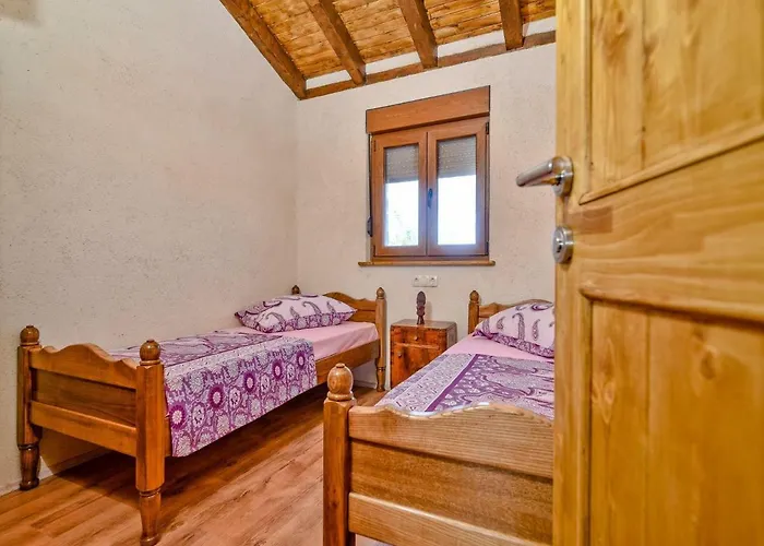 Haus-anita-2-mit-pool-fur-8-personen